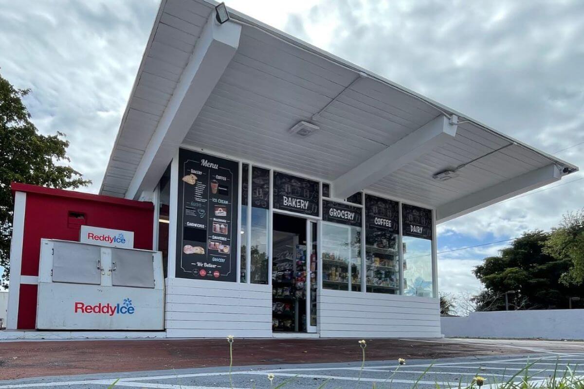 Unique Florida DriveThru Stores & Attractions