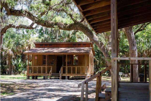 Photo of a cabin at Boyd Hill Nature Preserve