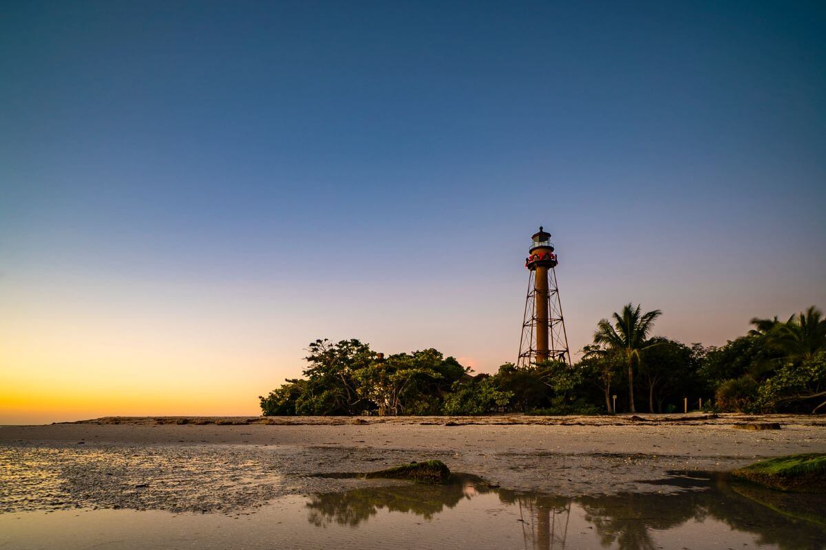 are dogs allowed on beach at sanibel island by lighthouse