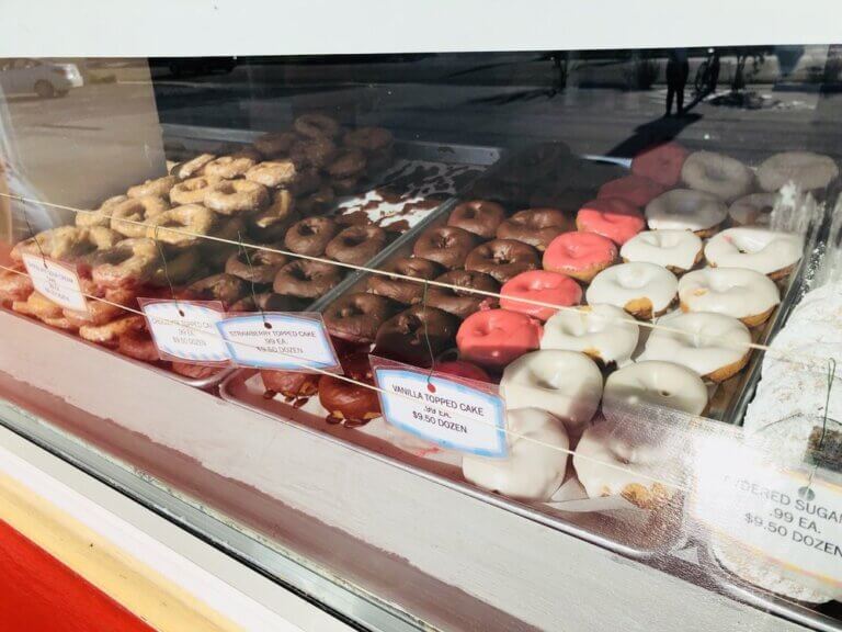 We Love These 12 Best Donut Shops in Florida a "Hole" Lot!